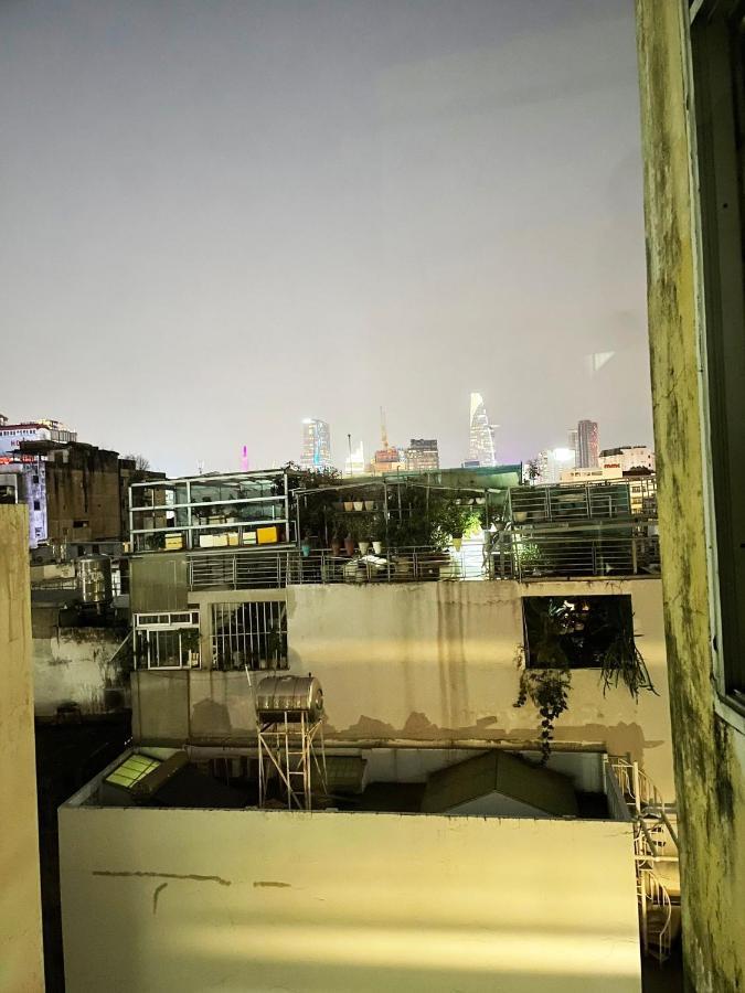 Ductaigallery's & Hidden In Bui Vien St Apartment