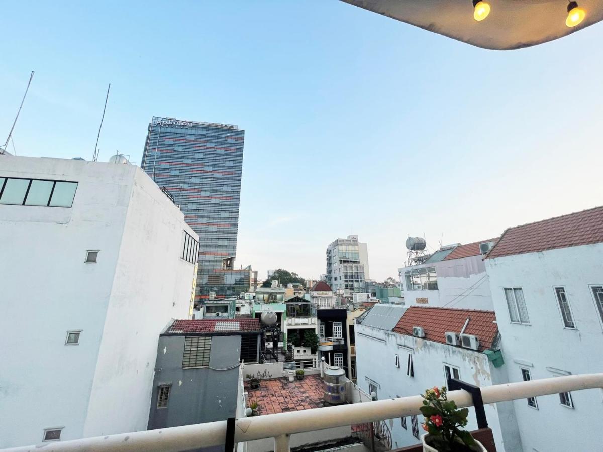 Ductaigallery's & Hidden In Bui Vien St Apartment *